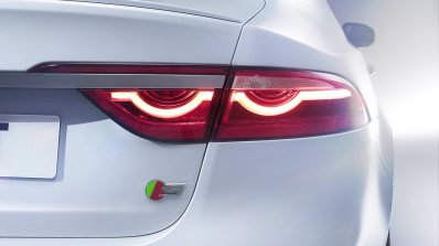 2016 Jaguar XF taillamp official image