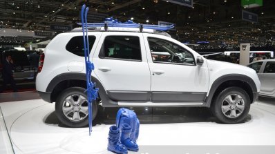 Dacia (Renault) Duster AWD 125 TCe side view at 2015 Geneva Motow Show