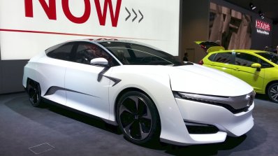Honda FCV Concept front three quarter left at the 2015 Geneva Motor Show