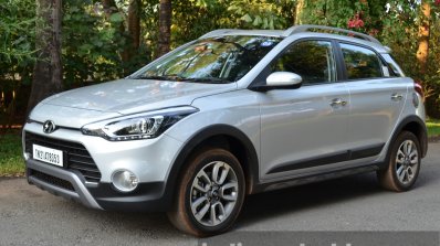 Hyundai i20 Active Diesel front quarter angle Review