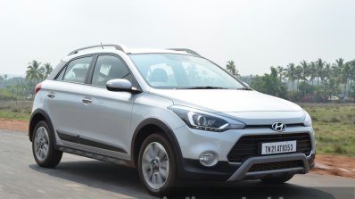Hyundai i20 Active front quarters