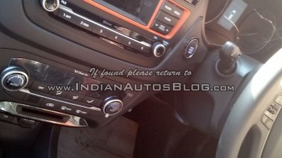 Hyundai i20 Active orange dashboard