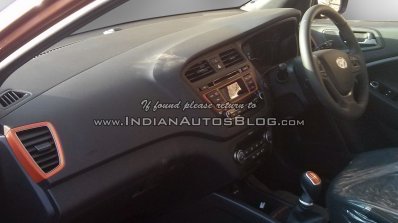 Hyundai i20 Active orange interior