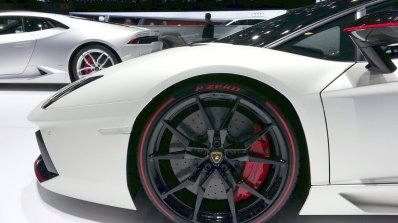 Lamborghini Aventador Pirelli Edition wheel