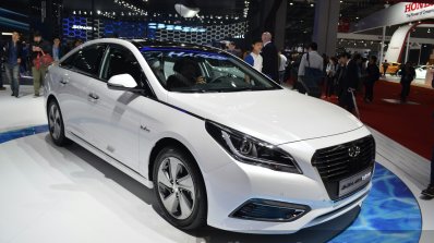 Hyundai Sonata Hybrid front three quarter at Auto Shanghai 2015