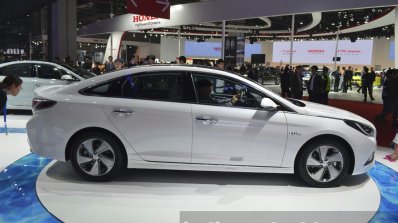 Hyundai Sonata Hybrid side at Auto Shanghai 2015