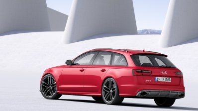 2015 Audi RS6 Avant rear quarters