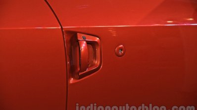 2015 Mahindra XUV500 facelift W10 door handle