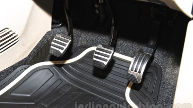 2015 Mahindra XUV500 facelift W10 pedals