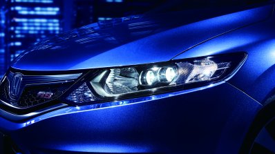 2016 Honda Jade RS headlamps press image