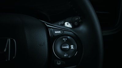 2016 Honda Jade RS paddles press image