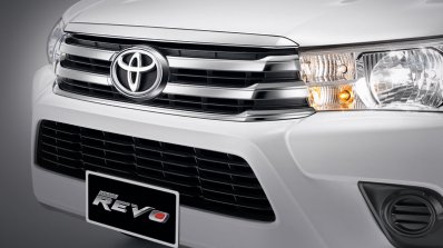2016 Toyota Hilux Revo grille press shots