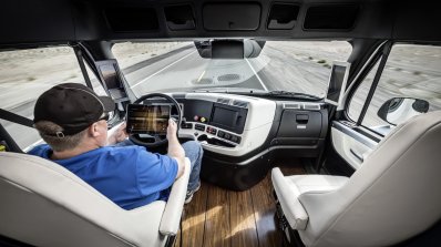 Freightliner Inspiration Truck cockpit press image