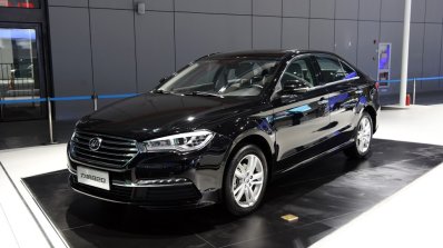 Lifan 820 front three quarter view