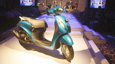 Yamaha Fascino Launch at Mumbai front right quarter