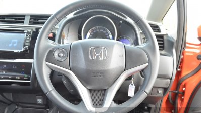 2015 Honda Jazz Diesel VX MT steering wheel Review