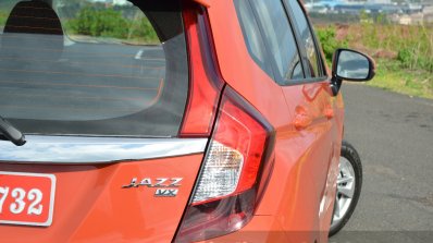 2015 Honda Jazz Diesel VX MT taillight and badge Review