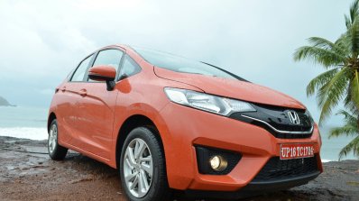 2015 Honda Jazz Petrol V CVT front bumper Review