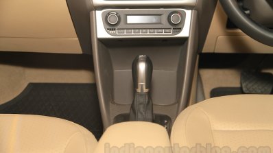 2015 VW Vento facelift gearlever