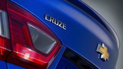 2016 Chevrolet Cruze Cruze badge and bowtie official image