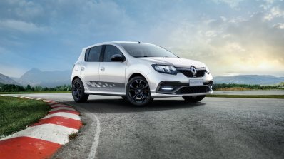 2016 Renault Sandero R.S 2.0 front three quarter unveiled press image