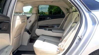 2016 Ford Taurus rear cabin spotted in the flesh post unveil