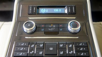 2016 Ford Taurus rear control panel spotted in the flesh post unveil