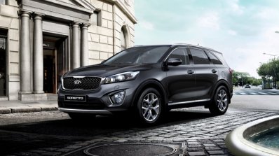 2016 Kia Sorento front three quarter grey launched in South Africa