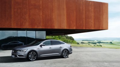 2016 Renault Talisman front three quarter (1) unveiled
