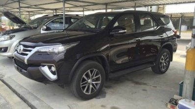 2016 Toyota Fortuner side leaked spyshot