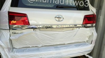 2016 Toyota Land Cruiser rear quarter spotted undisguised