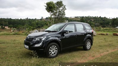 2015 Mahindra XUV500 (facelift) front three quarter review