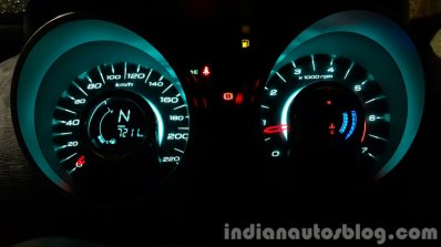 2015 Mahindra XUV500 (facelift) intrument cluster dark review