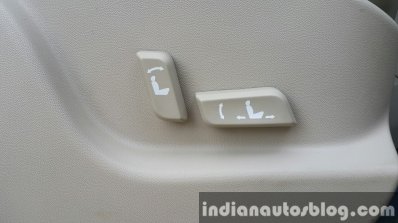 2015 Mahindra XUV500 (facelift) power-operated seats review
