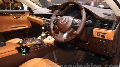 2016 Lexus ES300h driver's area at the 2015 Gaikindo Indonesia International Motor Show (2015 GIIAS).