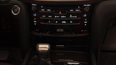 2016 Lexus LX center console press image