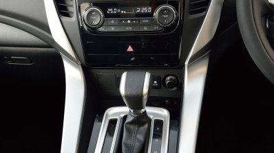 2016 Mitsubishi Pajero Sport center console unveiled