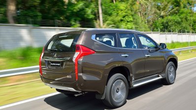 2016 Mitsubishi Pajero Sport rear quarter dynamic unveiled