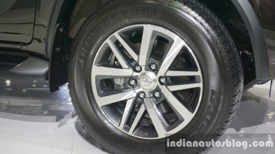2016 Toyota Fortuner alloy wheel pattern at Thailand Big Motor Sale