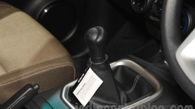 2016 Toyota Hilux Double Cab gear lever at the 2015 Gaikindo Indonesia International Auto Show (2015 GIIAS).