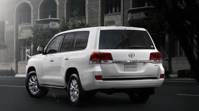 2016 Toyota Land Cruiser (facelift) rear quarter launched press image