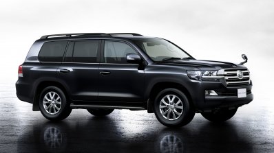 2016 Toyota Land Cruiser (facelift) side launched press image