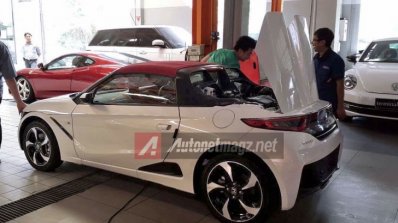 Honda S660 mini roadster spotted in Jakarta