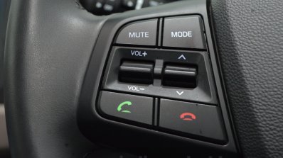 Hyundai Creta Diesel steering mounted music controls Review