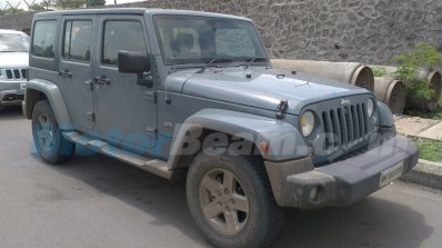 Jeep Wrangler Unlimited front three quarter spied