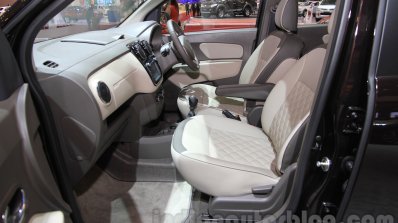 Renault Lodgy front row at the 2015 Gaikindo Indonesia International Auto Show