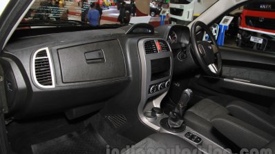 Tata Xenon XT 2.2 passenger side at the 2015 Gaikindo Indonesia International Auto Show