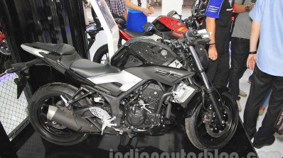 Yamaha MT-25 side view at the Indonesia International Motor Show 2015 (IIMS 2015)