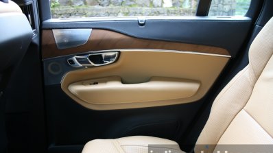 2015 Volvo XC90 D5 Inscription rear door panel full review