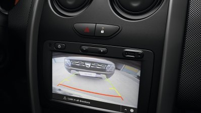2016 Dacia Duster reverse camera press shots